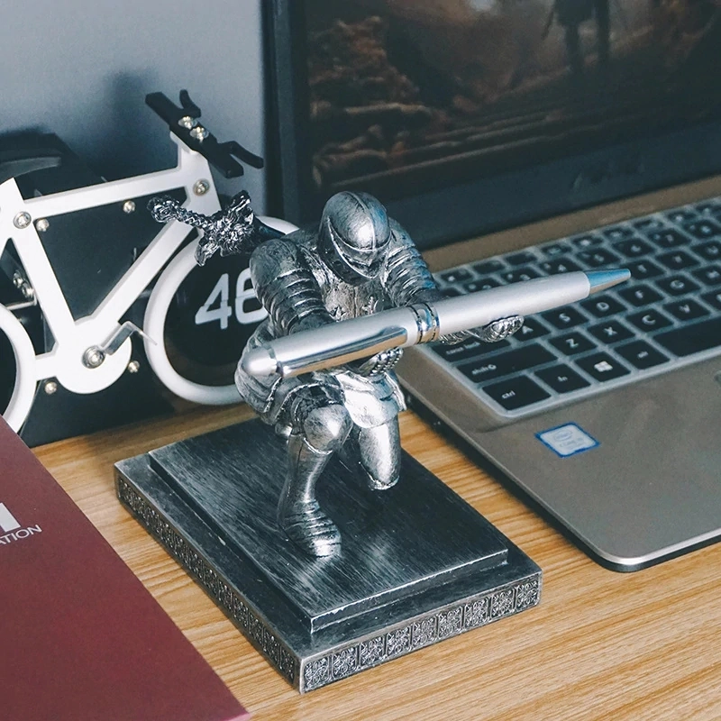 Knight Pen Holder